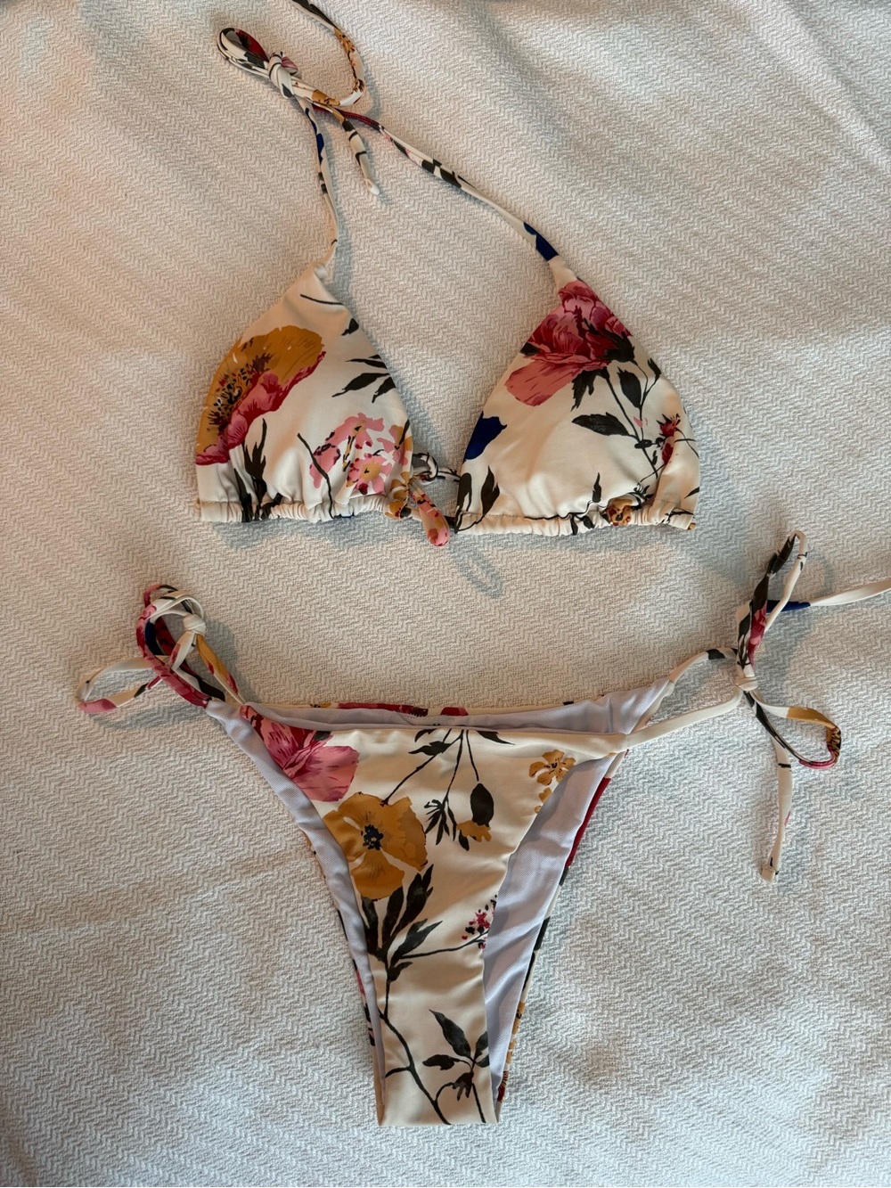 Floral print tie bikini 🌸